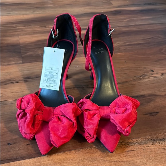 Women's Red Bow Heels - Picture 1 of 2